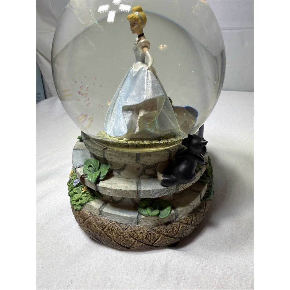 Collectible Disney Cinderella Snow Globe Bibbidi Bobbidi Boo Spinning Musical